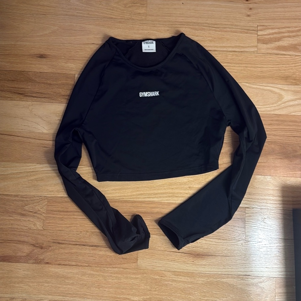 Cropped long sleeve gym shark